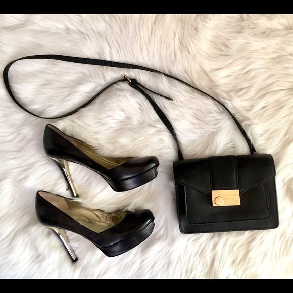 And eawy Handbags - NWT And Eawy Black and Gold Crossbody Purse